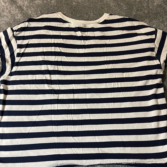 Old navy wide fit t-shirt size XXL - Picture 3 of 3